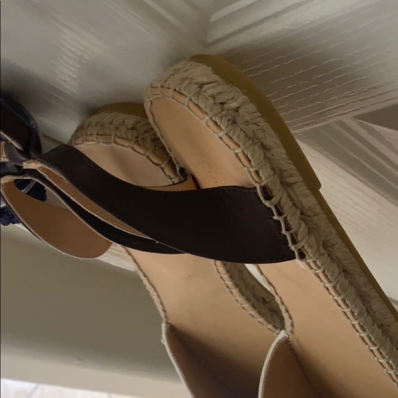 Lend a hand wearing these Longchamp Espadrilles ❤️ - Picture 3 of 11